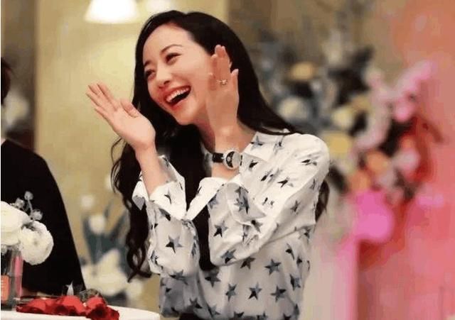 江疏影一件衬衫顶十年工资?韩雪手表翻倍!我只