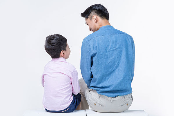孩子缺失父爱有哪些表现?性格孤僻心理问题多