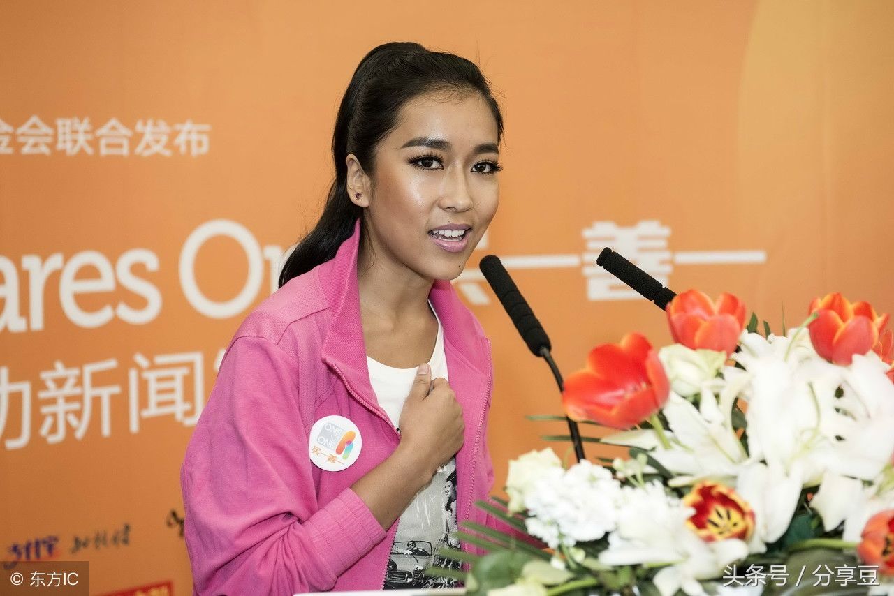 吉克隽逸出席足球峰会,为贝克汉姆颁奖,厉害了