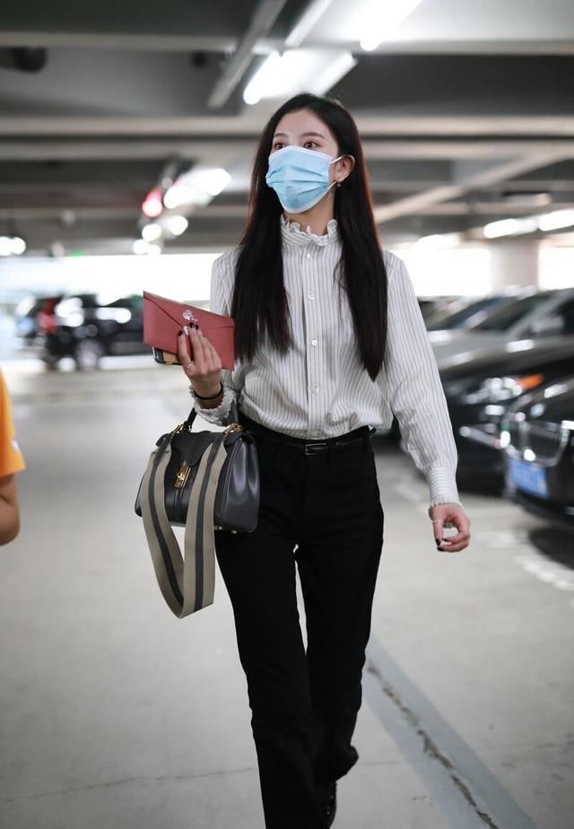 衬衫领口影响气质，想要穿得时尚大气，维多利亚领娃娃领都高级
