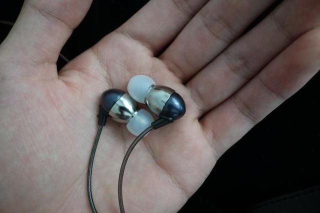 索尼日本员工的作坊耳机?ZX300A终于有了最