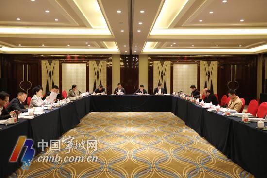 市政协委员分组讨论:在新时代展现政协工作新
