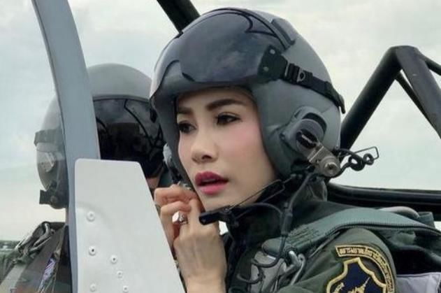 适得其反，拉玛十世晒王后和纳瓦瑞合照目的不纯，纳瓦瑞违心同意
