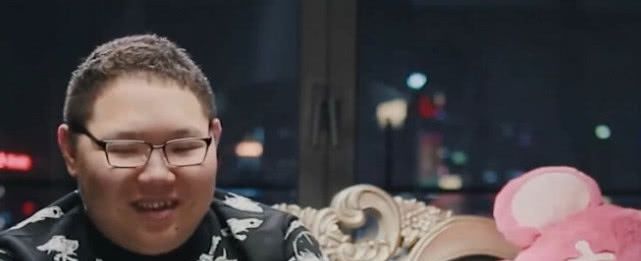 PDD瘦下来之后变男神,精修西装照曝光,果然胖子都是潜力股! 皇冠真人平台