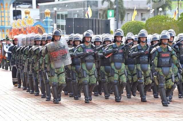 (国际)(3)文莱举行大型阅兵游行庆祝建国34周年