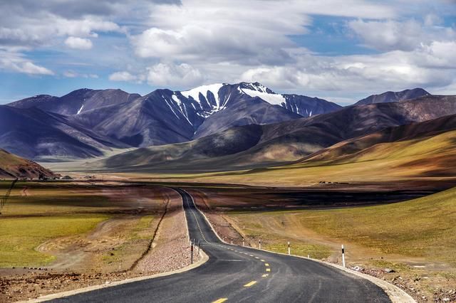 新藏公路，风景绝美，全世界海拔最高的公路，你敢挑战吗？