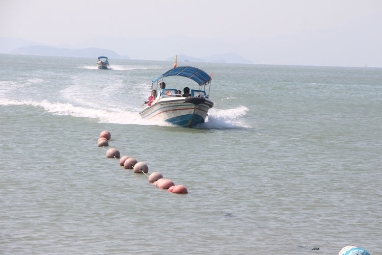 周末员工福利的团建户外活动-霞涌海滩团队游戏