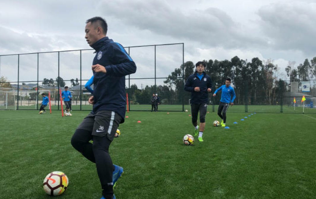 天津泰达足球俱乐部在海埂训练基地开始冬训,