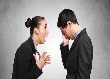 家长微信群内骂老师,孩子被劝转学!网友:现在的