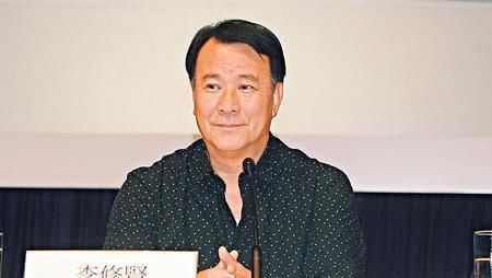 周星驰7年帮他净赚3亿，却只拿70万，可他称周星驰是条狗