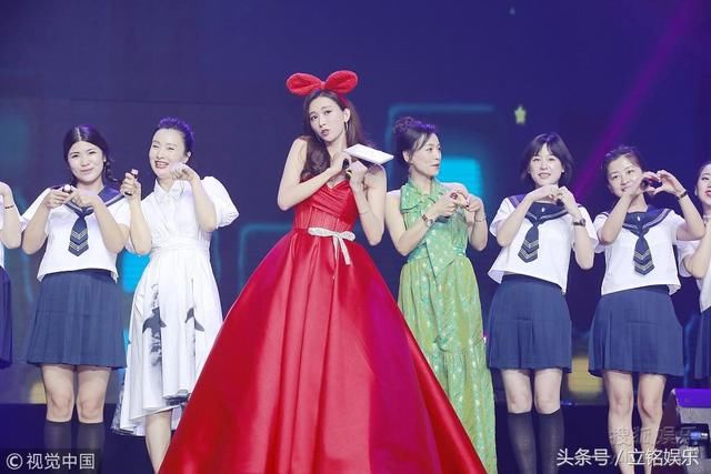 林志玲穿大红色抹胸裙美艳似公主 与张庭组红