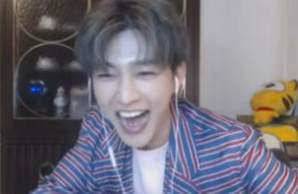 不求人和明星吃鸡,炎亚纶说吉利服是草服,直