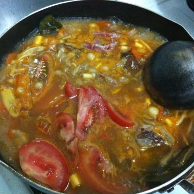 泰式冬阴功金针菇肥牛汤