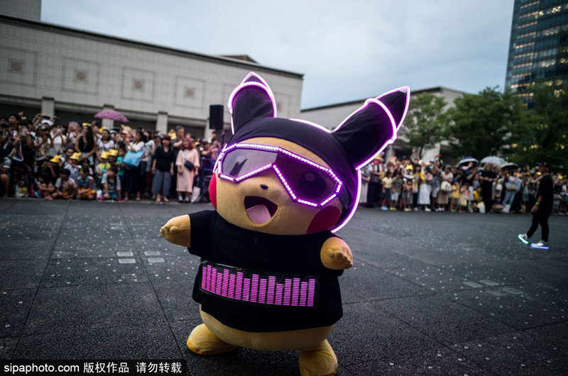 日本横滨上演皮卡丘大爆发游行 超萌装扮引围