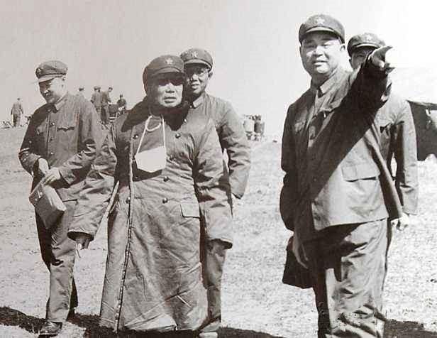 多次大难不死的上将,当过三个大军区首长,妻子