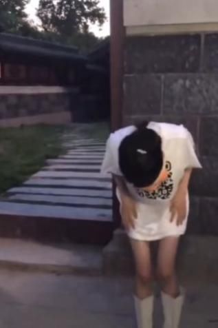原创 郑爽大跳女团舞俏皮可爱,小细腿太抢眼,网友:真要去当网红了? 乐虎国际官方网站下载