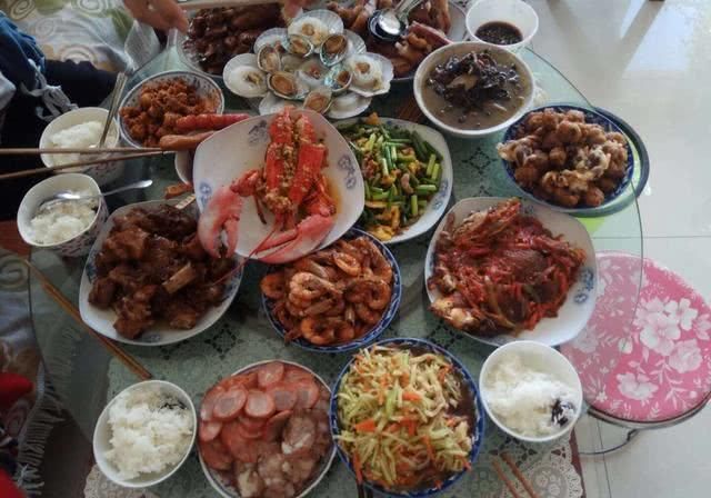 2018年夜饭，你更喜欢哪一家