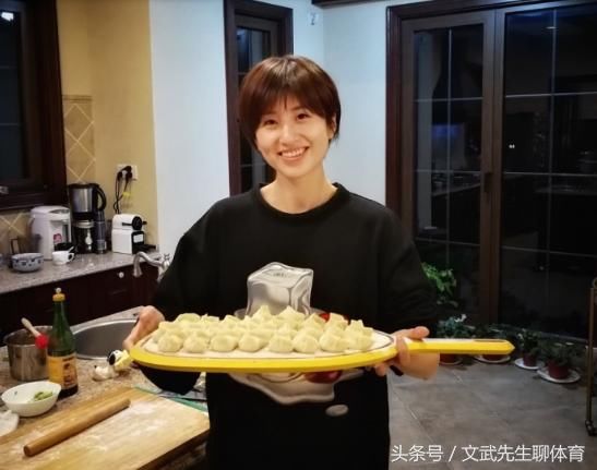 家教太严!许昕发文庆夺冠,李晓霞评论被忽略,只