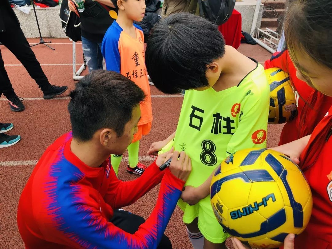 吴庆,陈雷成教练,重庆斯威为留守儿童开设足