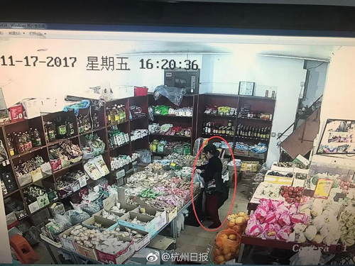 大妈超市偷窃成瘾 称是梦到 偷东西不被抓能交