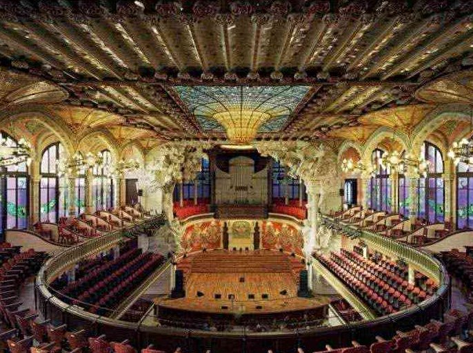 如此小国却是全球富人的天堂，民众收入超欧美，拥有全球最贵公寓