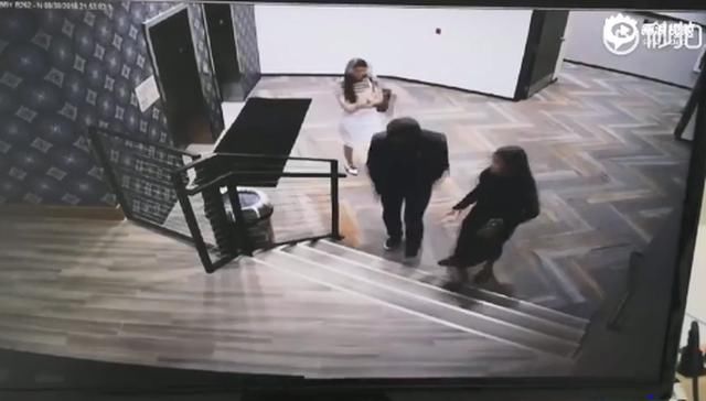 刘强东性侵案有反转?视频显示女方主动邀请进