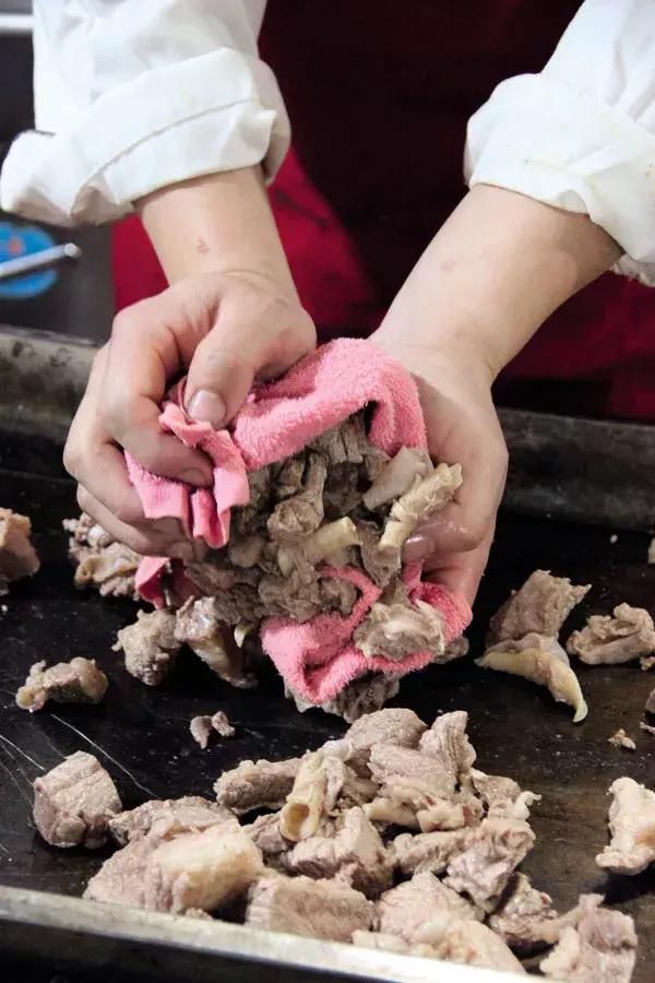 无水煨牛腩?秘制香料打出我们酒店招牌菜!