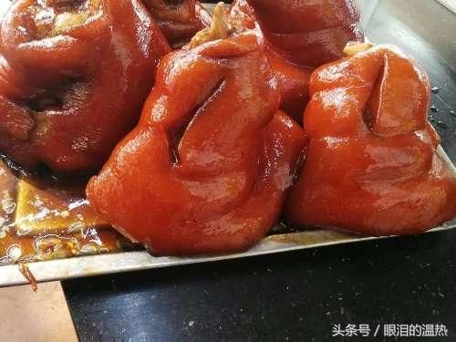 为什么有些人做隆江猪脚饭不放酱油?加酱油对