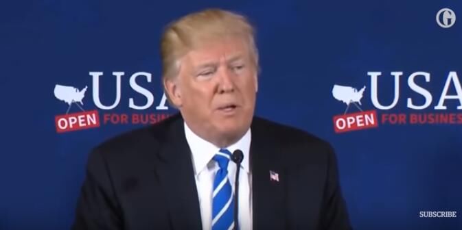 特朗普扔掉演讲稿画面