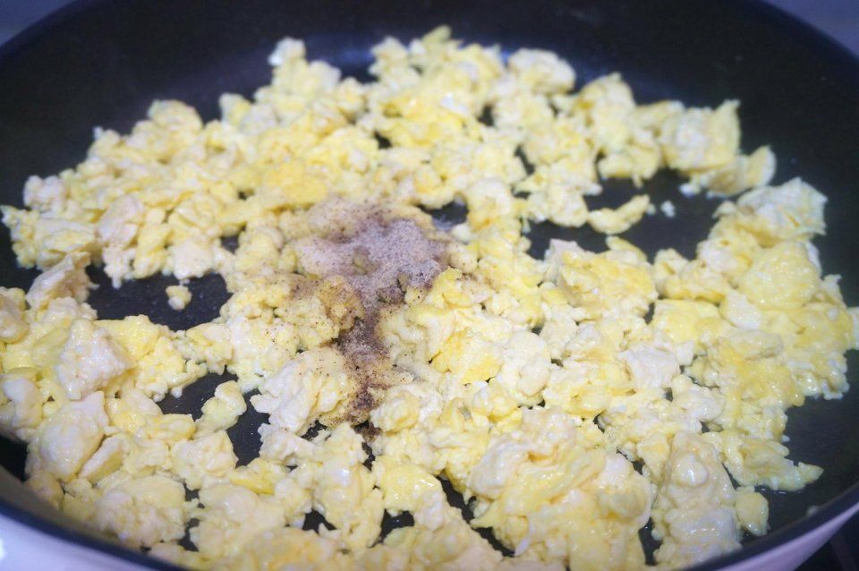 别再拿玉米面蒸窝头了,做一锅冰花煎饺,补钙降血压,女人吃减肥