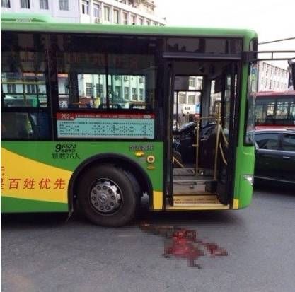 桂林3岁男童遭公交车碾压身亡!监控拍下这一幕