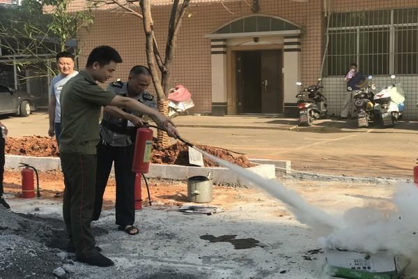 渝水区消防大队联合市红十字会走进中国农业银