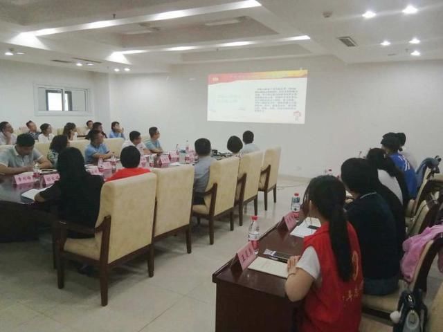 第二届中国国际太阳能十项全能竞赛志愿者标识