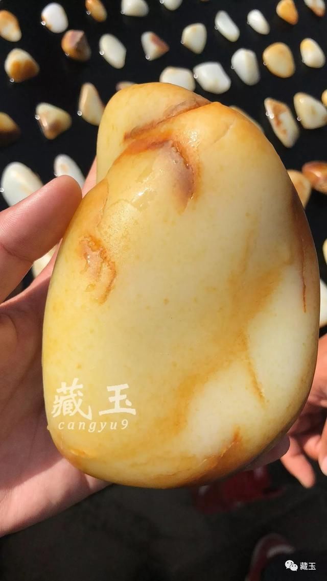 如今的籽料价格比年前涨了多少呢？我们一起来看看