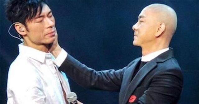 许志安游轮演出被取消,张卫健顶替他完成表演