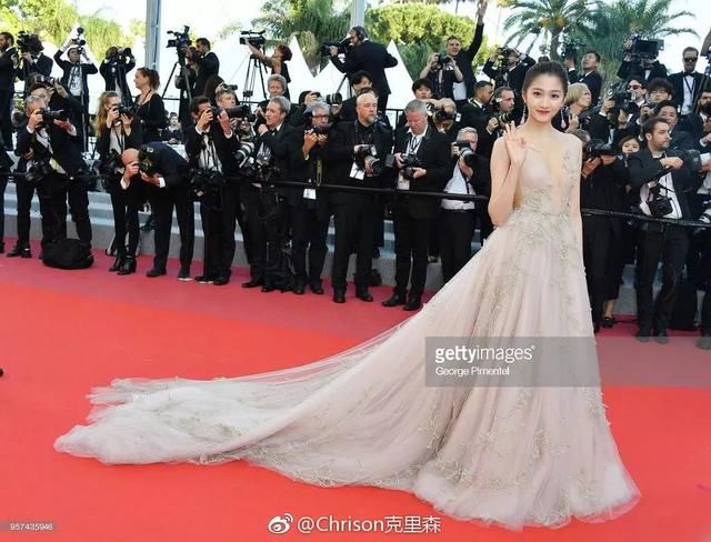 关晓彤戛纳外媒无修照惊艳众人,网友:就是这个
