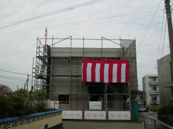 日本人自建房屋首先也要祭拜一下 交房结果小编服了