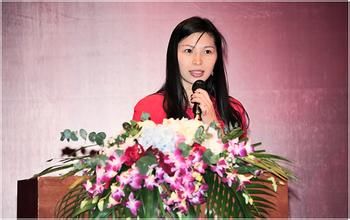 美女开公司卖礼品卡 从游戏创造出财富