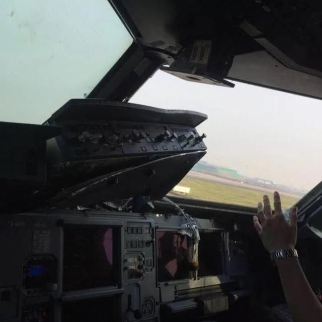 川航3U8633遇险备降始末速览 网友感叹 不是每