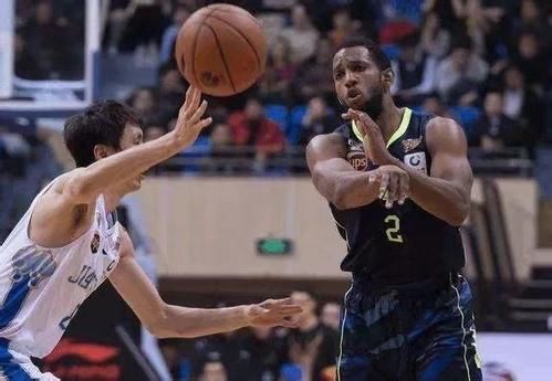 换小外,广东宏远再签熟人,无奈之举还是誓与新