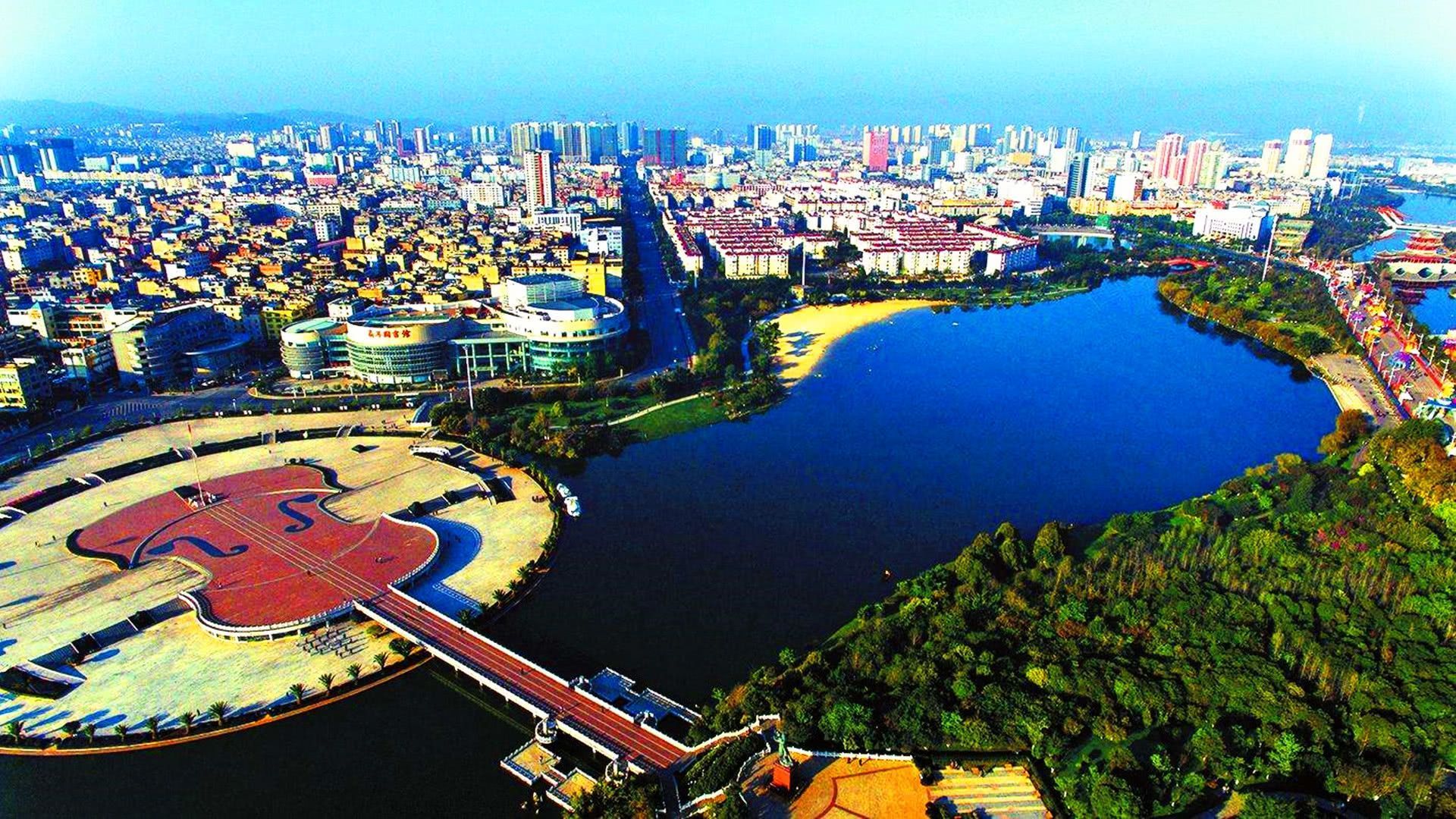 云南的一个地级市,比昆明、昭通还要大,综合实