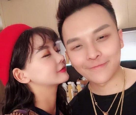 韩安冉已过生产期却没生,直播吐槽老公陪伴少