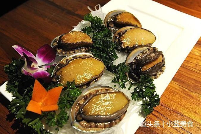 第一次吃鲍鱼,服务员问我要几头,我的的答让朋