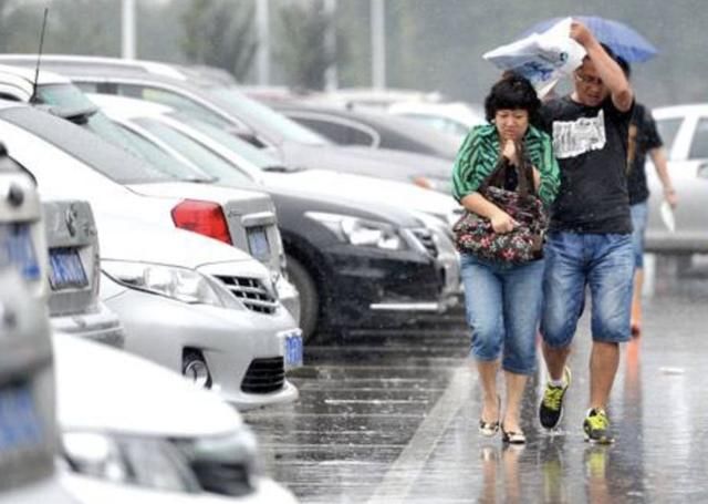 大范围雷阵雨+中到大雨马上到河北!这个周末又要“泡汤”……