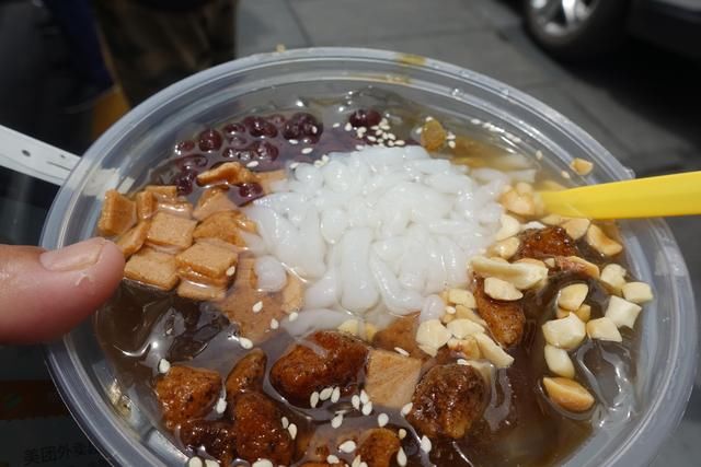 去成都旅游,晒出15元一碗的冰粉被重庆朋友鄙