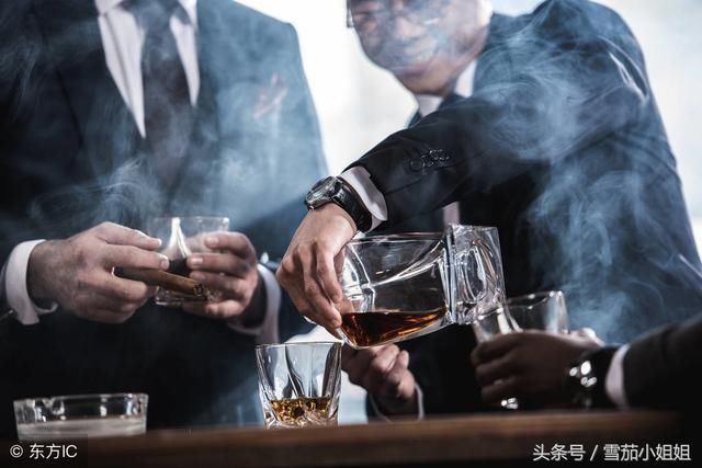 男人的成熟和高贵 一支雪茄足以体现