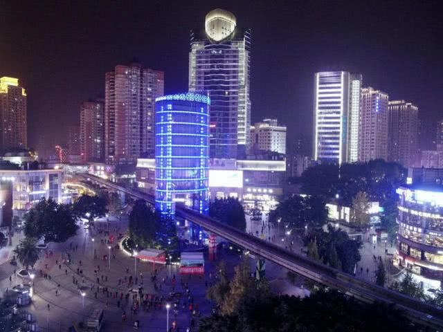 重庆网红景点将拆除,轻轨穿塔而过一幕难再现