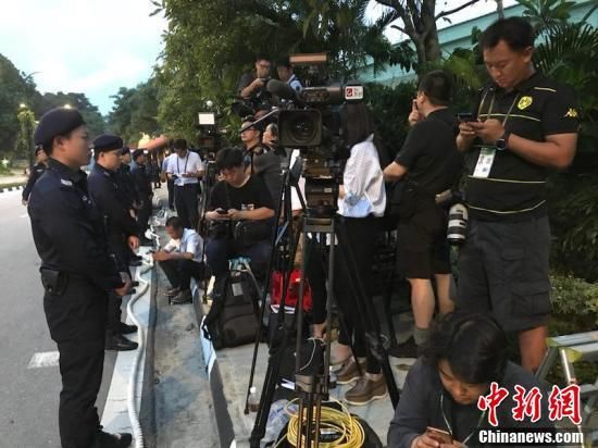 朝美领导人会晤在即 大批记者在嘉佩乐酒店外等候