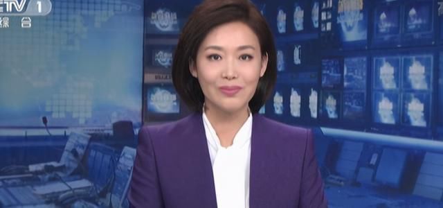 《新闻联播》第4次换新人!郑丽惊艳出场首秀第一,优雅不输董卿