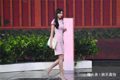 38岁宋小宝和44岁林志玲同框演小品,看不出两